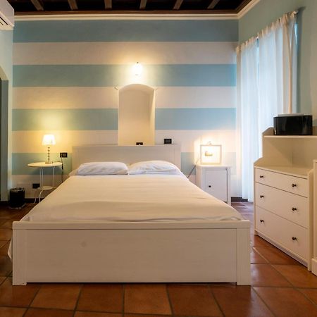 Locanda Alberti Манделло-дель-Ларио Экстерьер фото